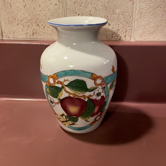 Source Unknown Accents Vintage Chinese Porcelain Bone China Vase